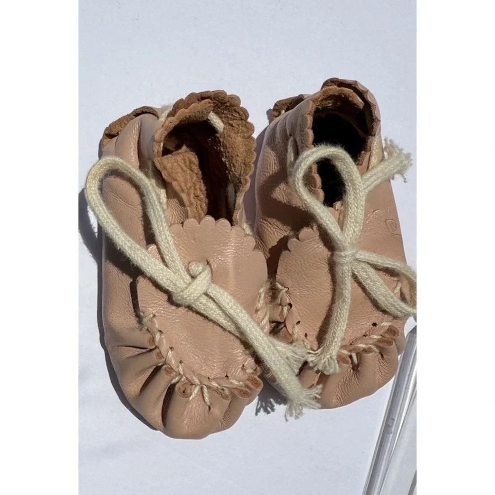 Vtg Infant Baby Shoes‎ pink leather Tie Moccasins